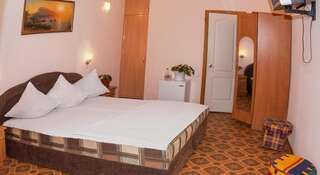 Мини-отель Атлантик Морское Стандартный двухместный номер с 1 кроватью или 2 отдельными кроватями-4